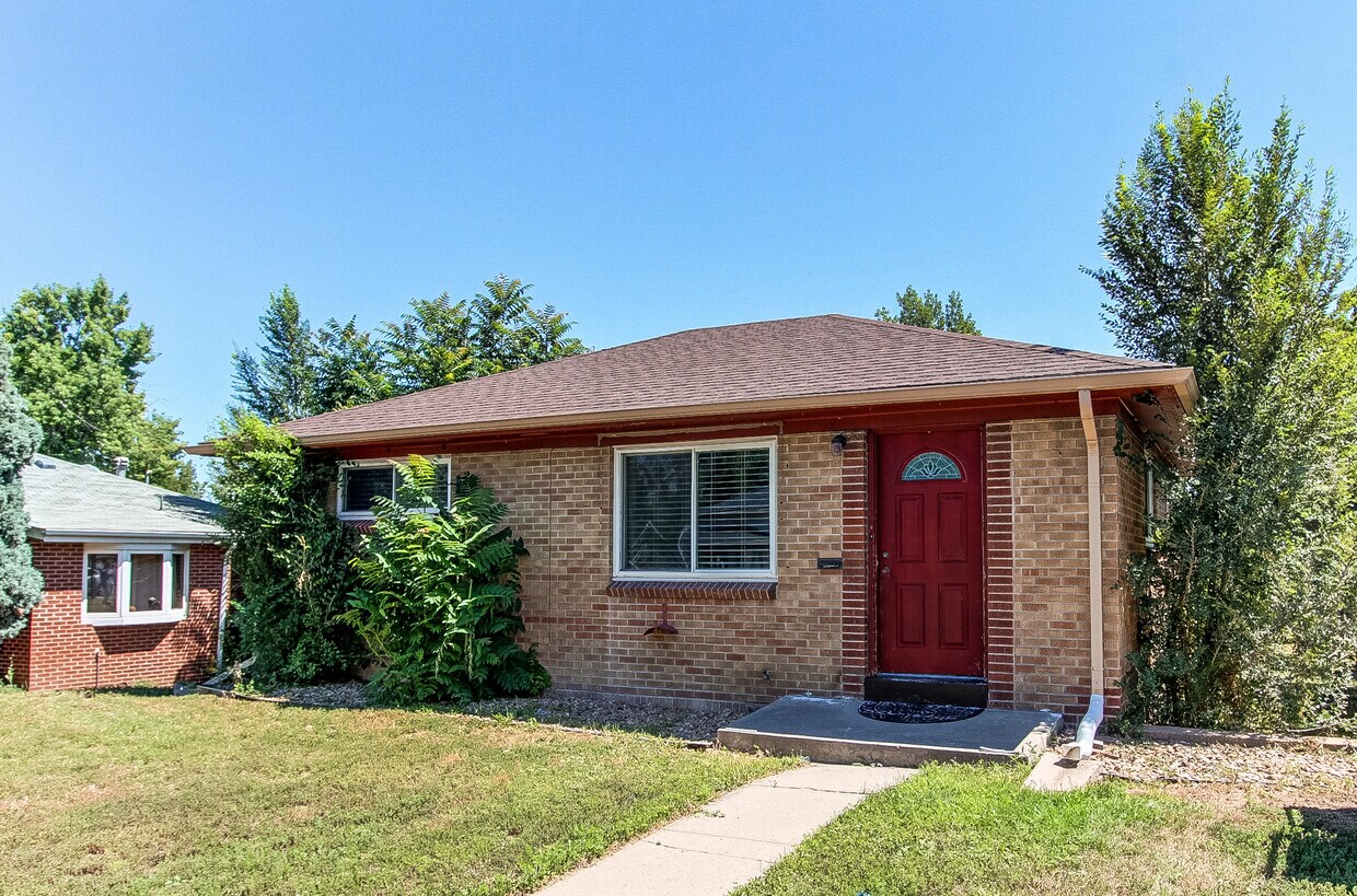 Primary Photo - 1320 Quebec St