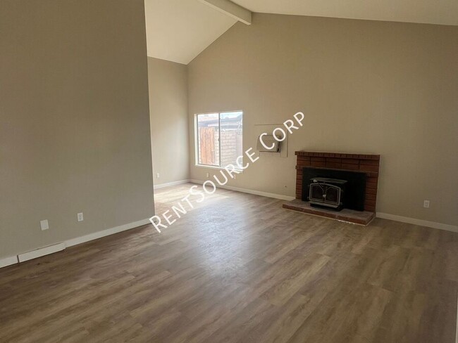 Building Photo - *COMING SOON* 3 Bedroom Home For Rent in L...