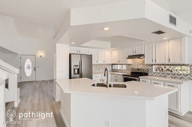 Building Photo - 4 br, 2.5 bath House - 15553 W Ventura St ...