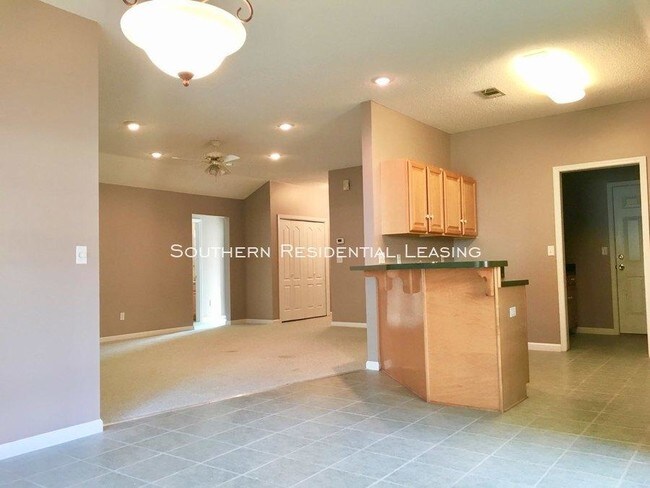 Building Photo - 3 bedroom in Niceville FL 32578