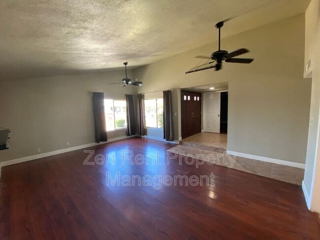 Building Photo - 815 W Juanita Cir