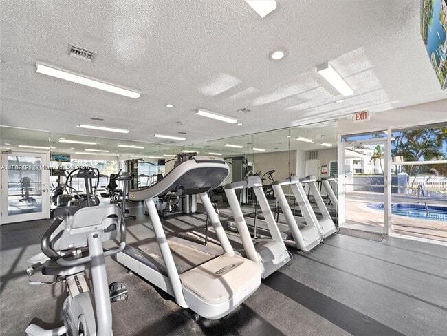 Foto del edificio - 8670 SW 212th St