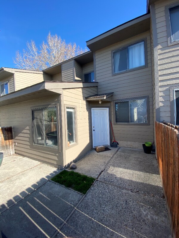 Foto del edificio - 65 Chestnut Grove Ave