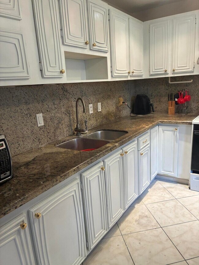 Foto del edificio - 2821 Somerset Dr
