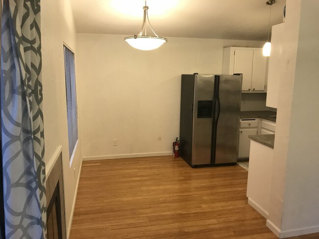 Foto del edificio - 512 Lewis Ln
