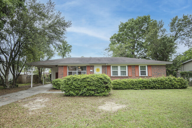 Building Photo - 3831 Forest Glen Dr