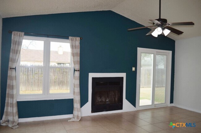 Foto del edificio - 2505 Hemlock Dr
