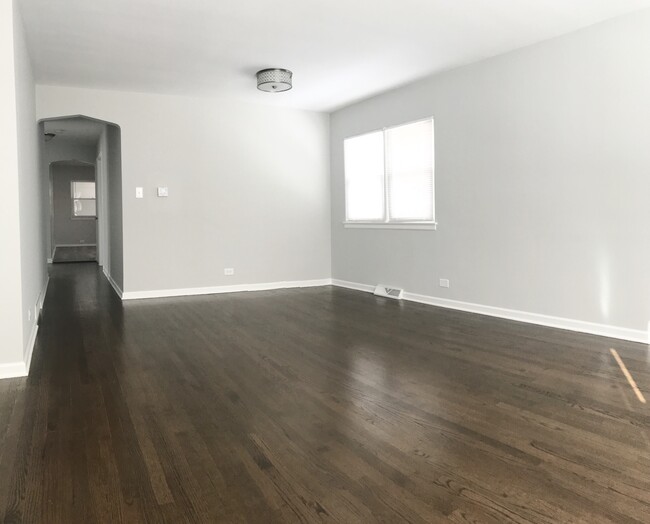 Foto del edificio - 4300 Maple Ave