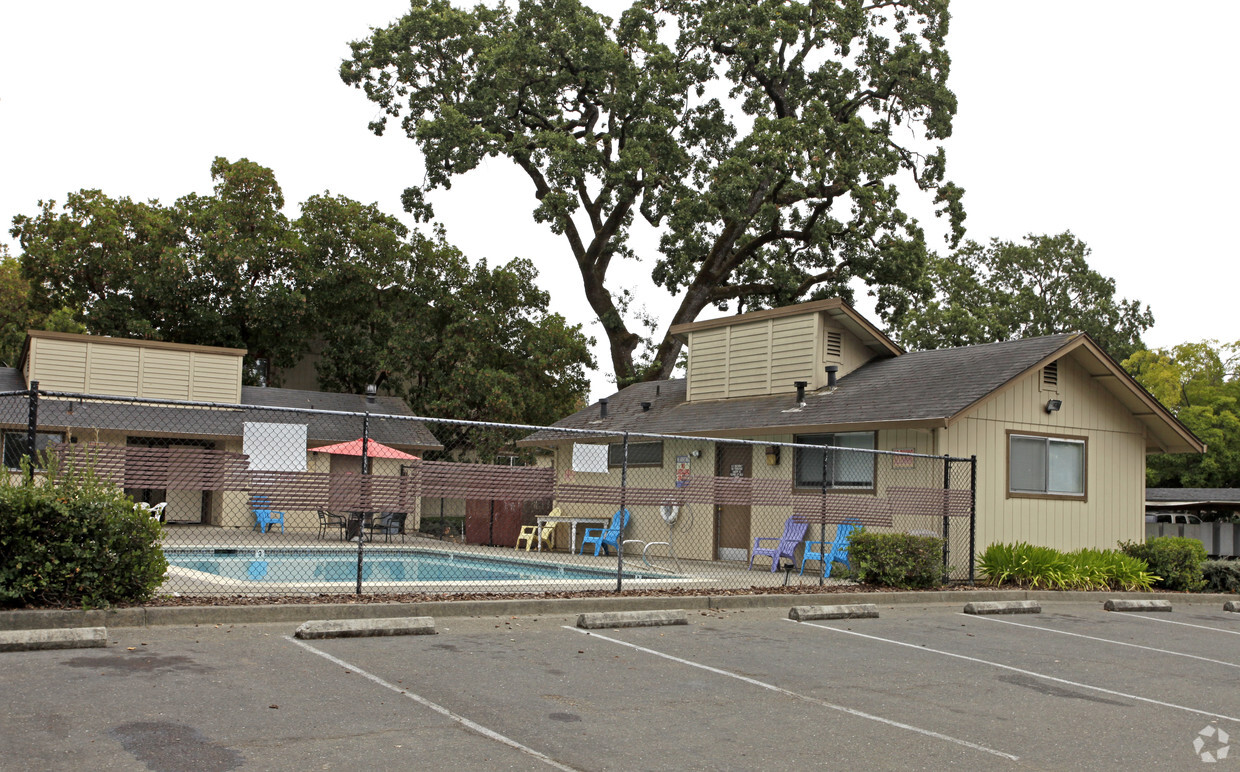 Building Photo - Woodgate Oaks Apartments