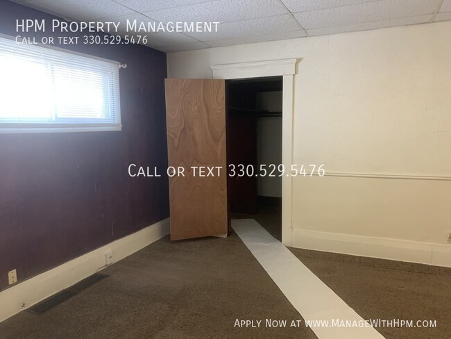 Building Photo - Spacious First Floor Apartment!