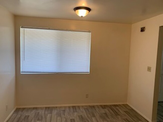Building Photo - ST5800