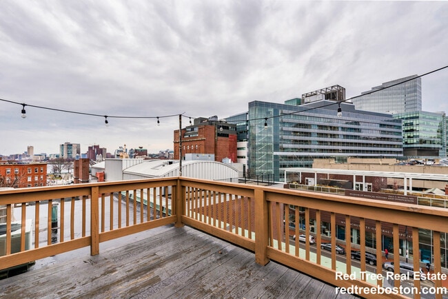 Building Photo - 5 Grove St