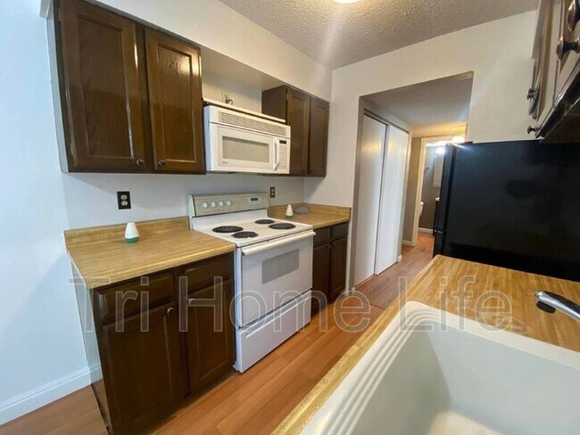 Foto del edificio - 7373 W Florida Ave