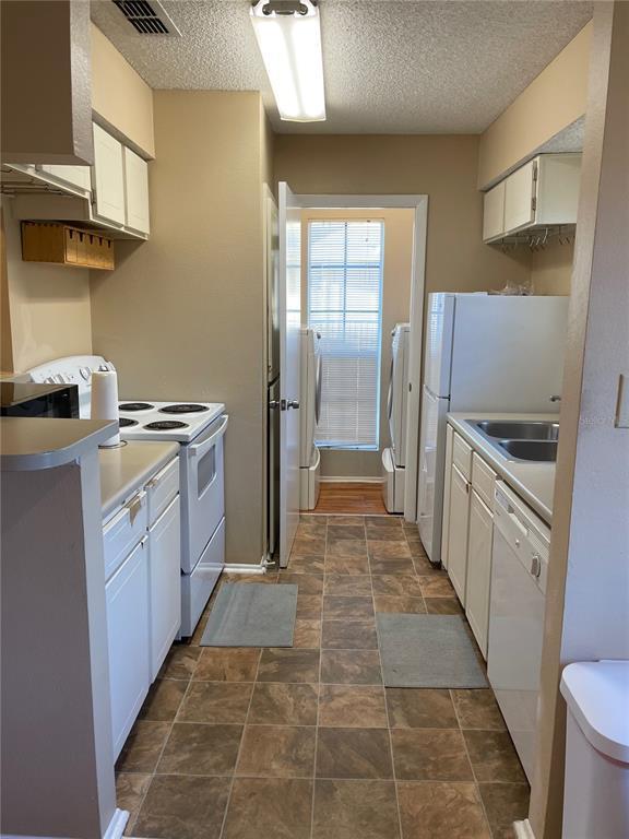 Foto del edificio - 8756 Mallard Reserve Dr