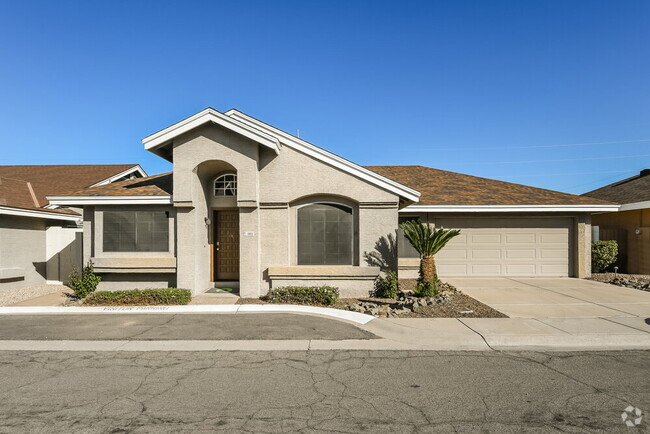 Building Photo - 1102 E Villa Theresa Dr