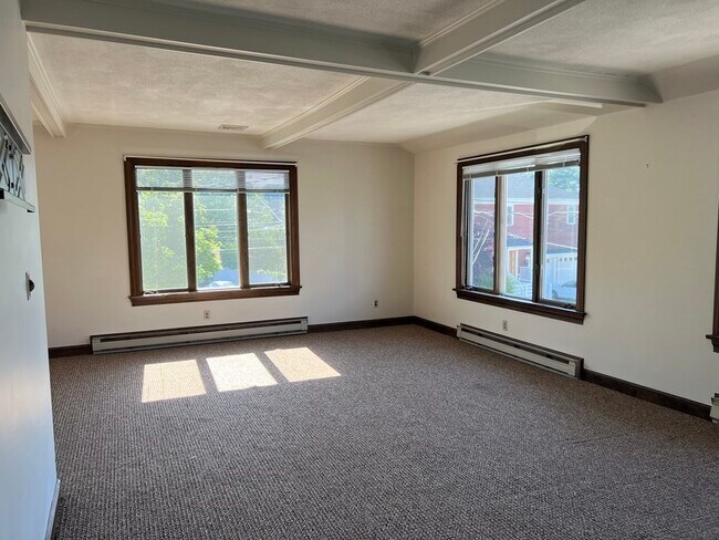 Building Photo - 28 Wellesley St