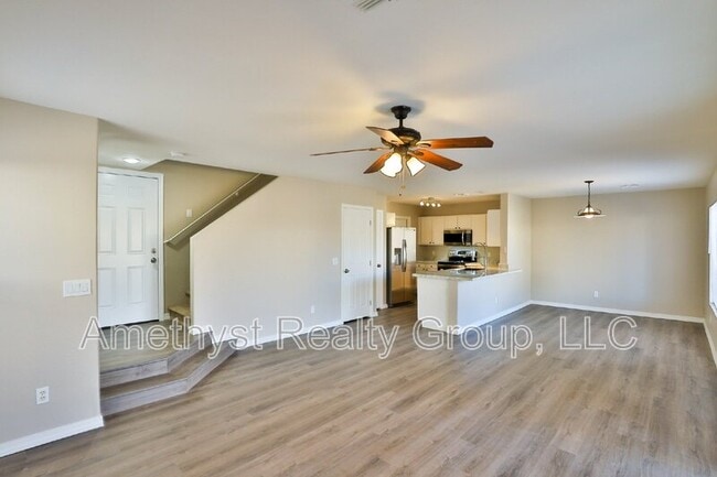 Building Photo - 11706 W Sunnyside Dr