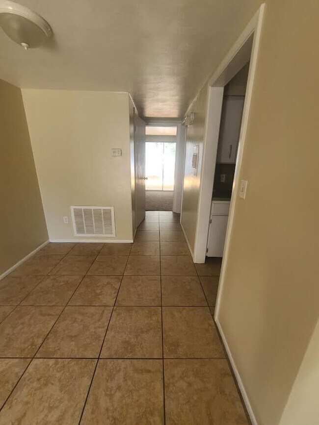 Foto del edificio - Arthur Avenue 6039-6043