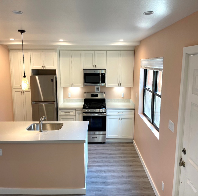 Modern Kitchen New Appliances - 1441 Josephine St