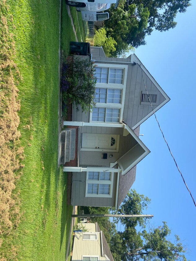 Primary Photo - 153 E Elmwood St