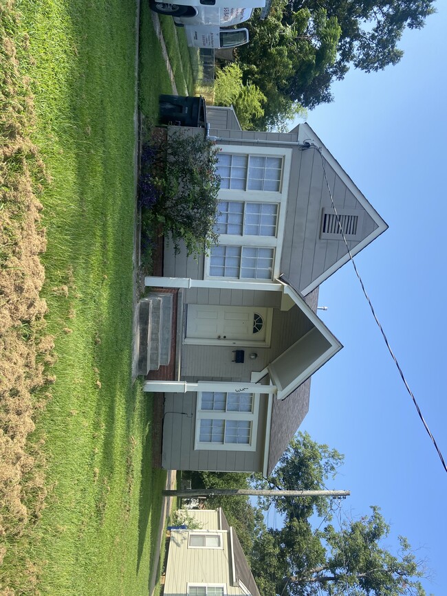Building Photo - 153 E Elmwood St