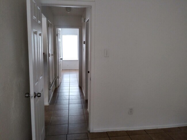 Building Photo - 118 Pine Meadow Dr