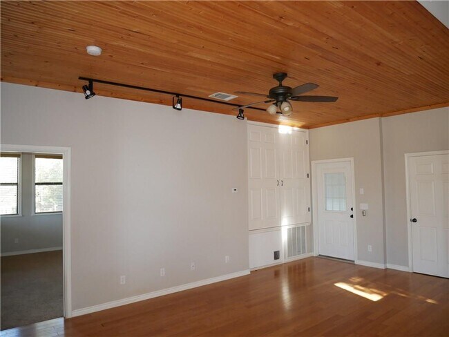 Foto del edificio - 16216 Stewart Rd