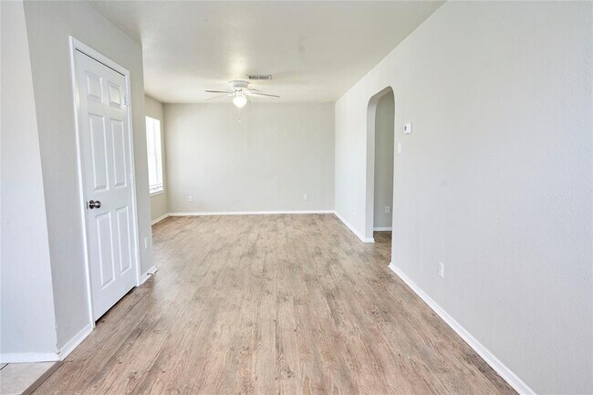 Building Photo - 2214 Katy Ln