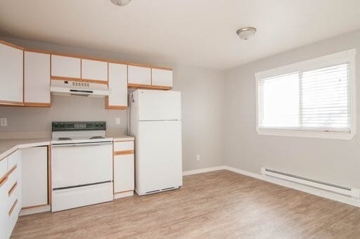 Building Photo - Remodeled 2 Bed 1 Bath! Close to freeway, ...