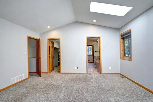 Building Photo - 8095 S Wagon Wheel Rd