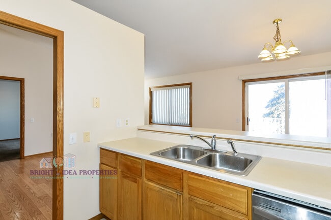 Building Photo - 2737 Douglas Dr N