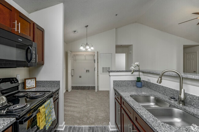 The Whitney - 3rd Floor - 2BR, 2BA - 1,000SF - Kitchen - Catawba