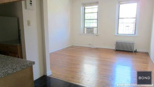 Primary Photo - 212 E 13th St