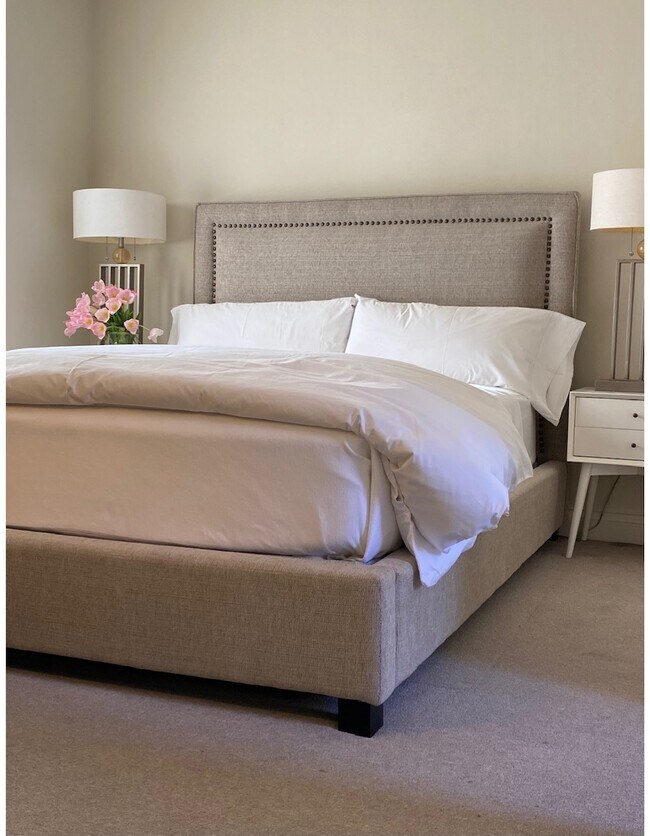 Queen bed in separate bedroom - 6126 Averill Way