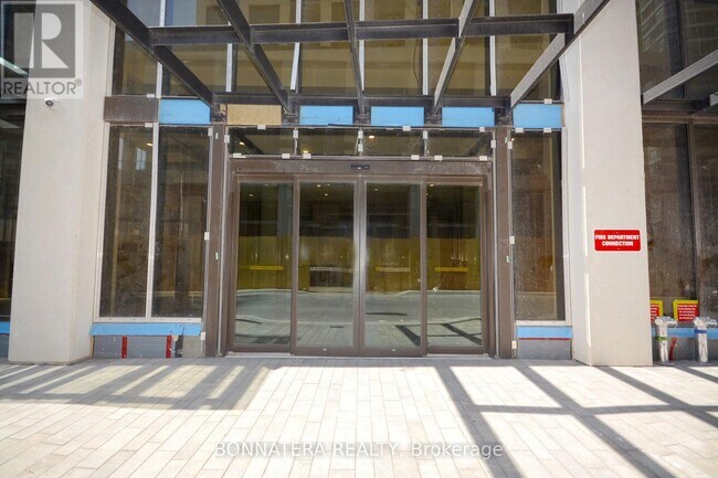 Building Photo - 36-836 Elm Dr W