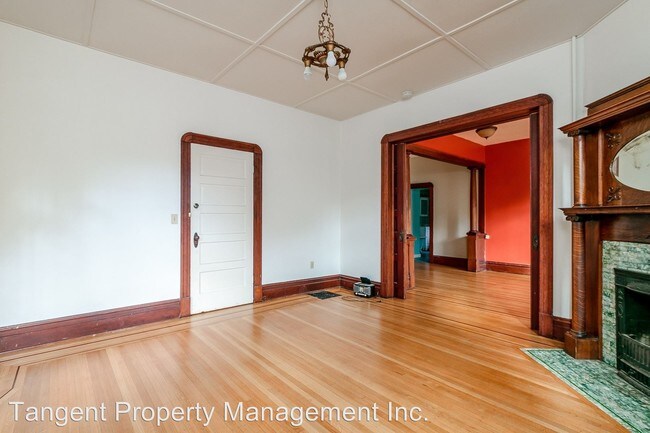 Building Photo - 2835 SE Yamhill St