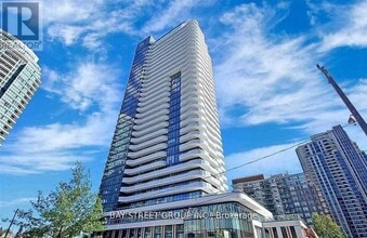 Building Photo - 15 Holmes Ave