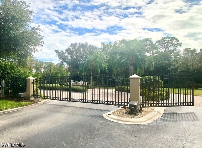 Foto del edificio - 3455 Laurelgreens Ln S