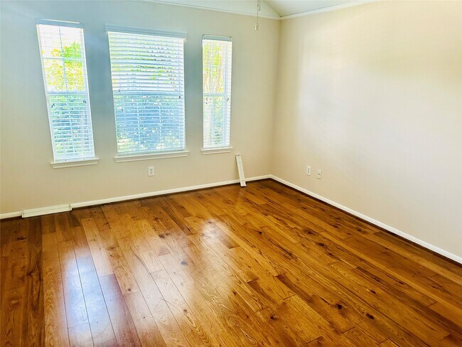 Foto del edificio - 25330 Barmby Dr