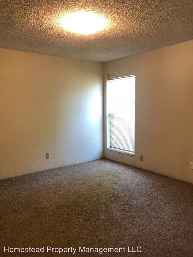 Building Photo - 2 br, 1 bath House - 662 D ST
