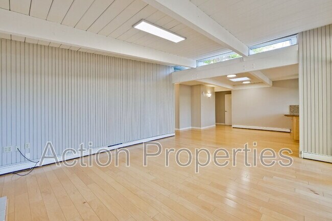 Foto del edificio - 3733 Carlson Cir