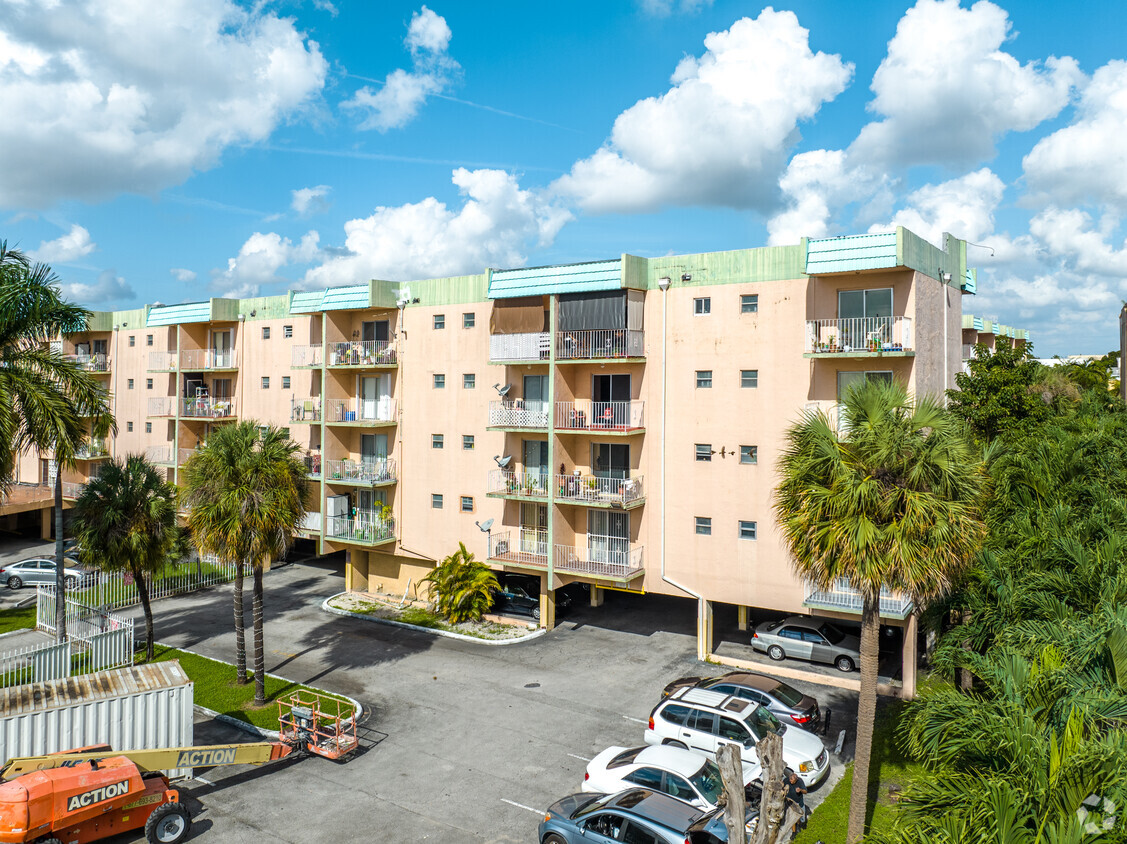 1655 W 44th Pl Hialeah, FL 33012 - El Sol