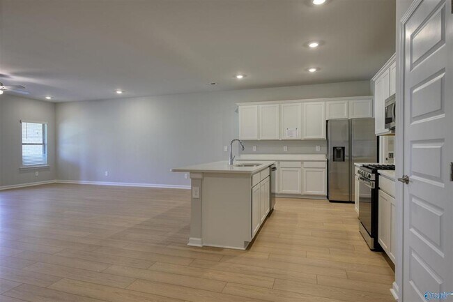 Foto del edificio - 6002 Gardner Maples Dr SE