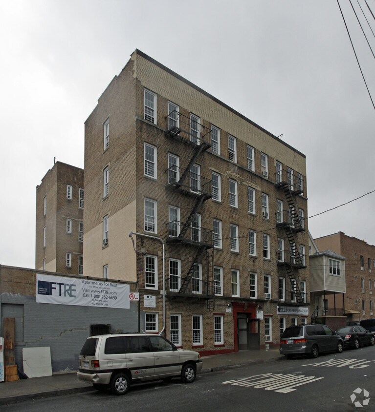 Primary Photo - 686 Rosewood St