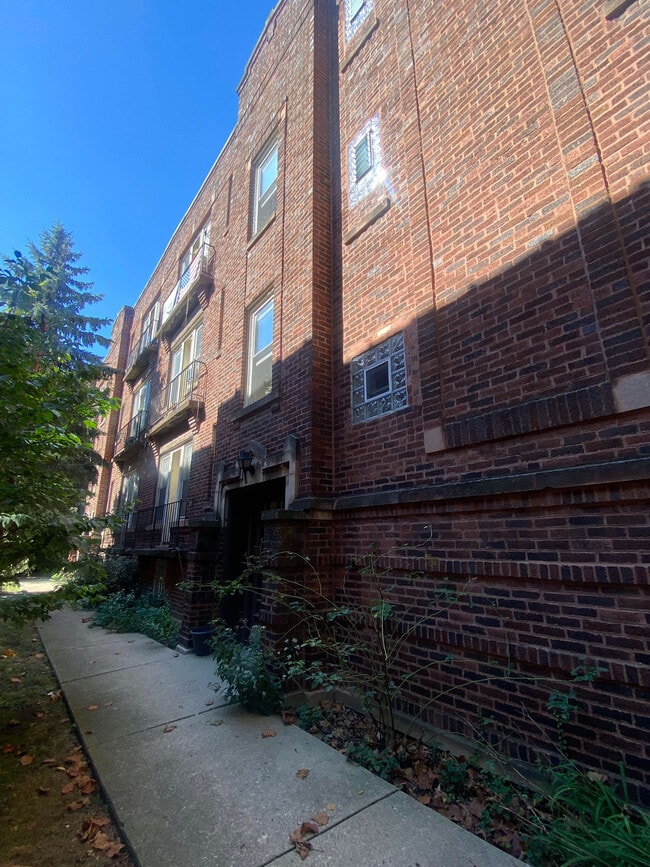 Building Photo - 6332 N Magnolia Ave