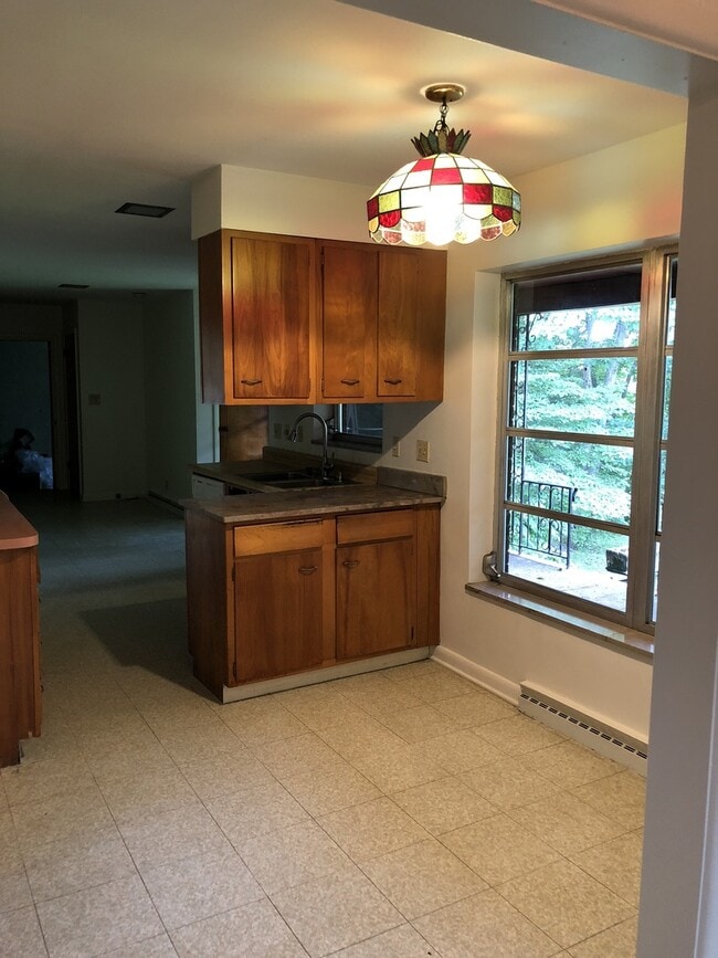 Building Photo - Saint Albans Rancher with unfinished basement