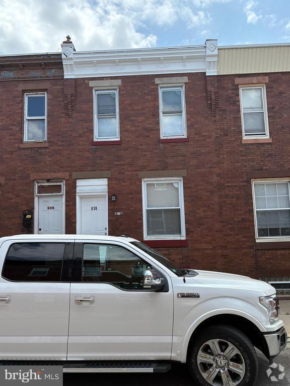Building Photo - 638 W Russell St