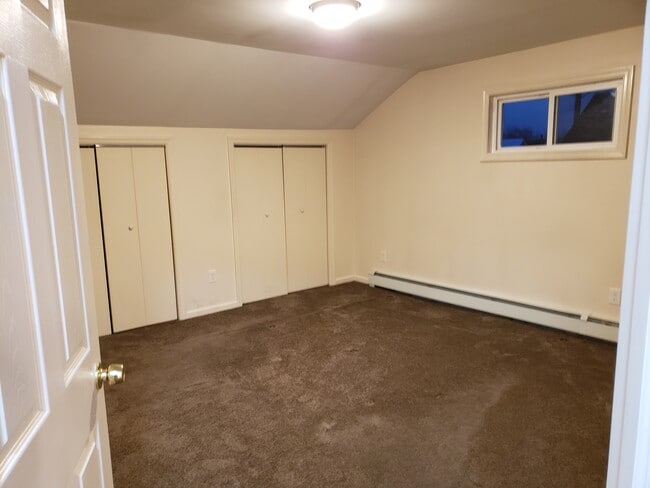 Bedroom 1 - 7 Broad St