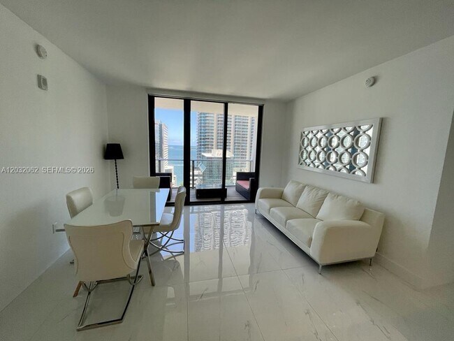 Foto del edificio - 1010 Brickell Ave