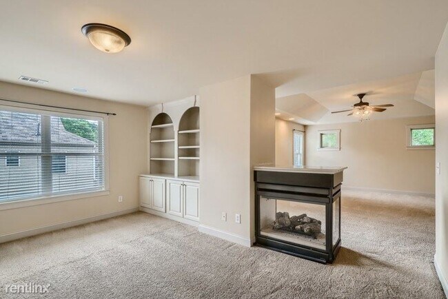 Building Photo - 4 br, 3.5 bath House - 2294 Lake Cove Cour...